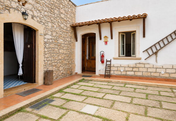 Casa Dafne: Autumn, Balcony / Terrace / Patio, Garden, Spring, Summer