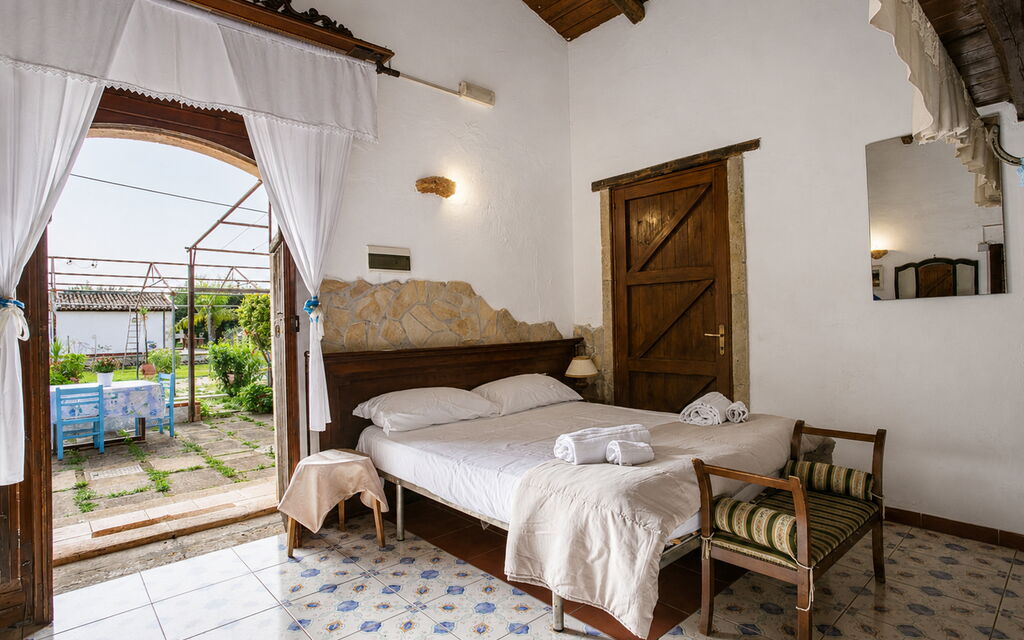 Casa Dafne: Autumn, Bedroom, Spring, Summer