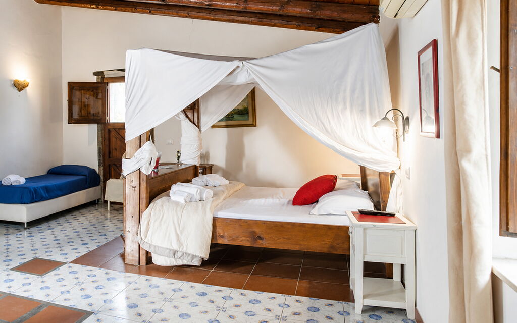 Casa Dafne: Autumn, Bedroom, Spring, Summer