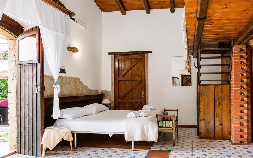 Casa Dafne: Autumn, Bedroom, Spring, Summer