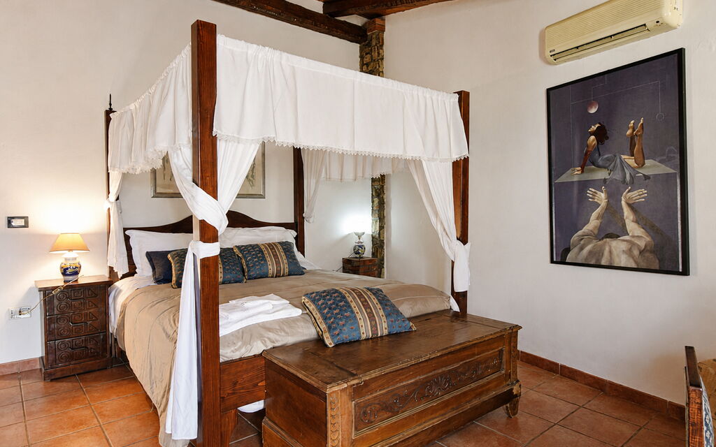 Casa Dafne: Autumn, Bedroom, Spring, Summer