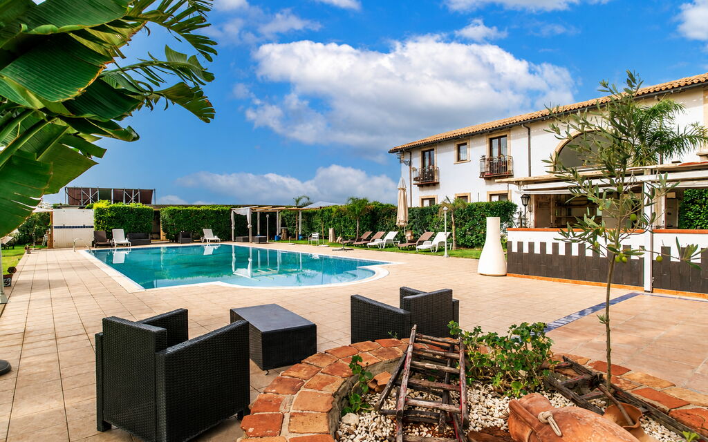 Casa Dafne: Autumn, Balcony / Terrace / Patio, Pool, Spring, Summer