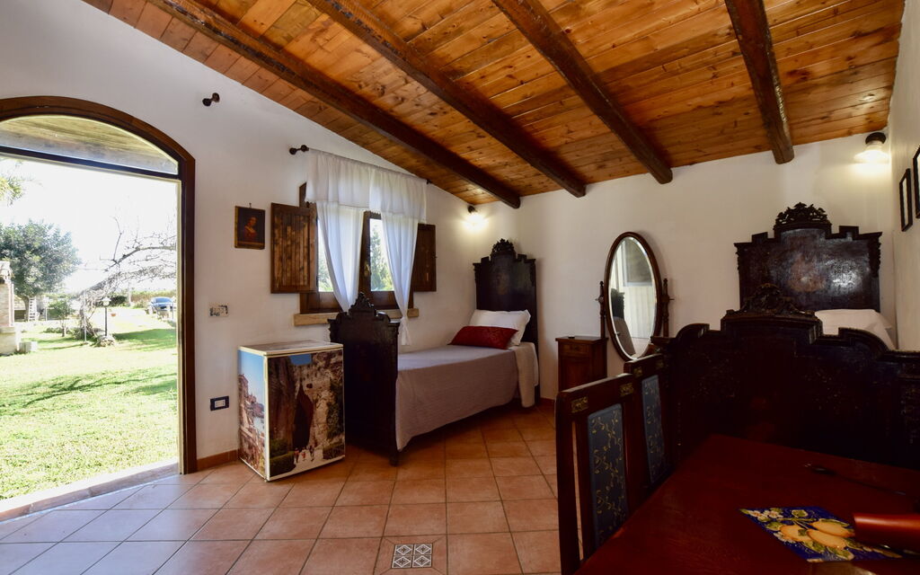 Casa Dafne: Autumn, Bedroom, Spring, Summer