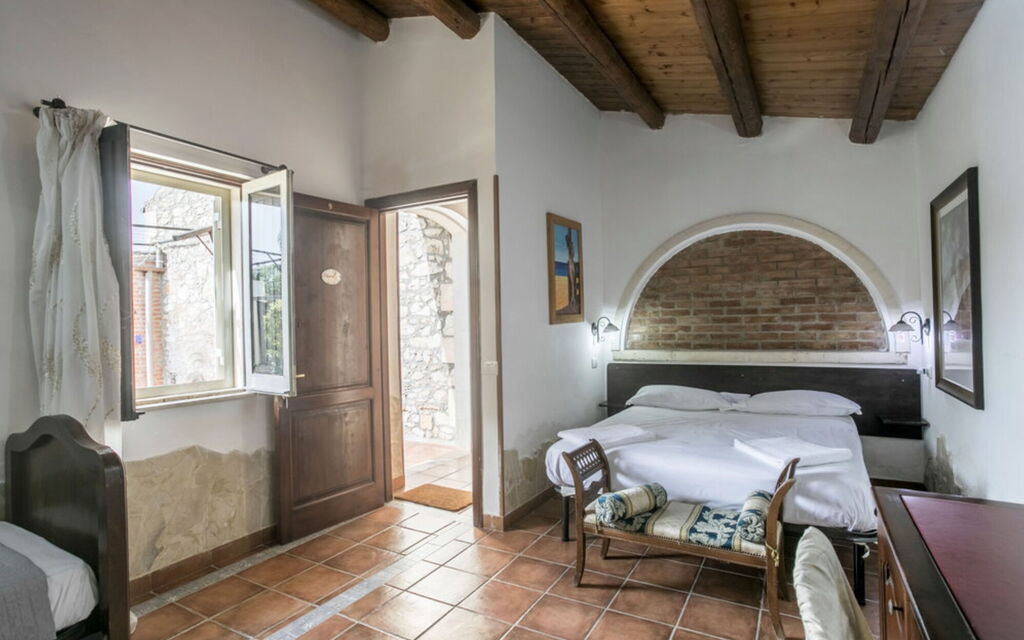 Casa Dafne: Autumn, Bedroom, Spring, Summer