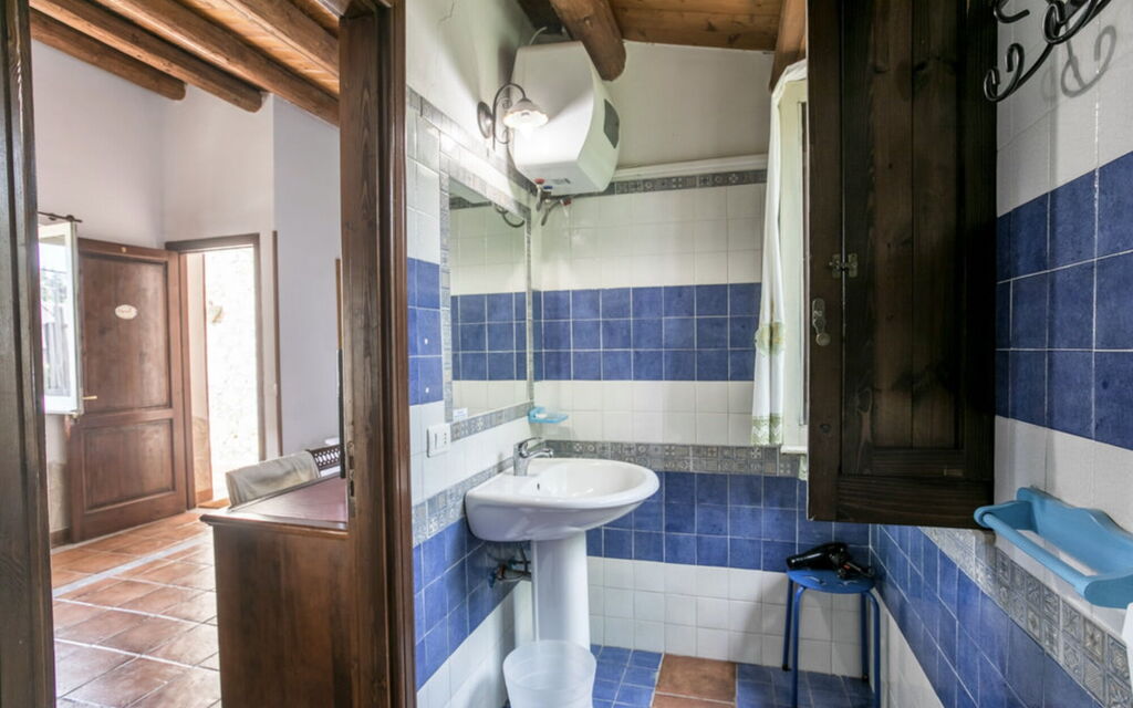 Casa Dafne: Autumn, Bathroom, Spring, Summer