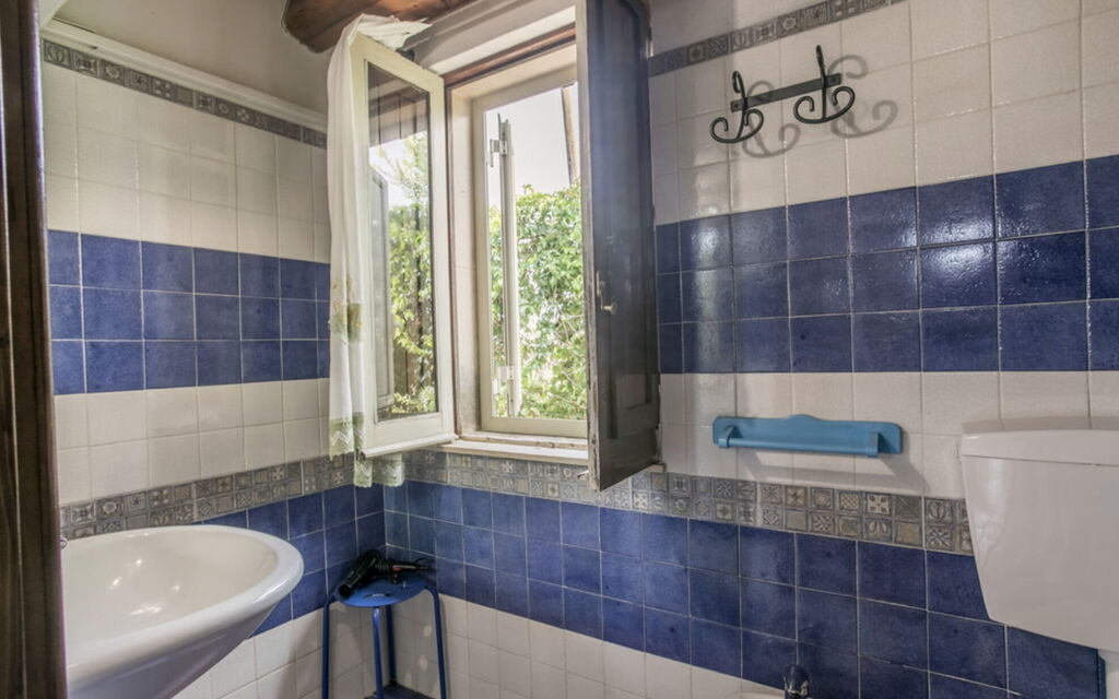 Casa Dafne: Autumn, Bathroom, Spring, Summer