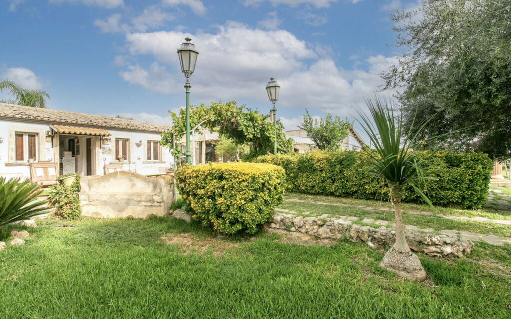 Casa Dafne: Autumn, Garden, Main Entrance, Spring, Summer