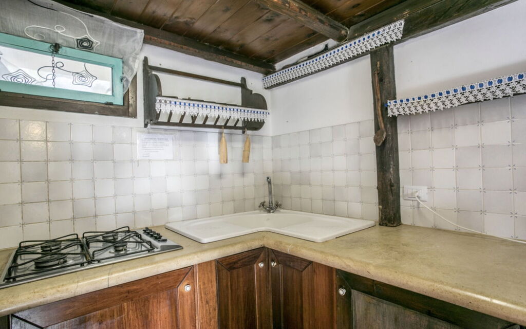 Casa Dafne: Autumn, Kitchen, Spring, Summer
