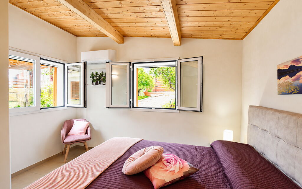 La Dimora di Diana: Autumn, Bedroom, Spring, Summer