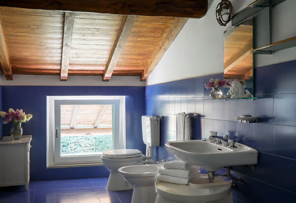 Casa Mancini, Holiday Villa, San Galgano: Autumn, Bathroom, Spring, Summer