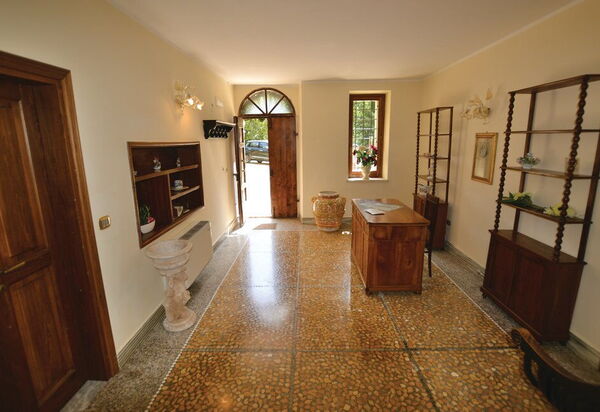 Villa Santa Chiara: Autunno, Entrata Principale, Estate, Primavera