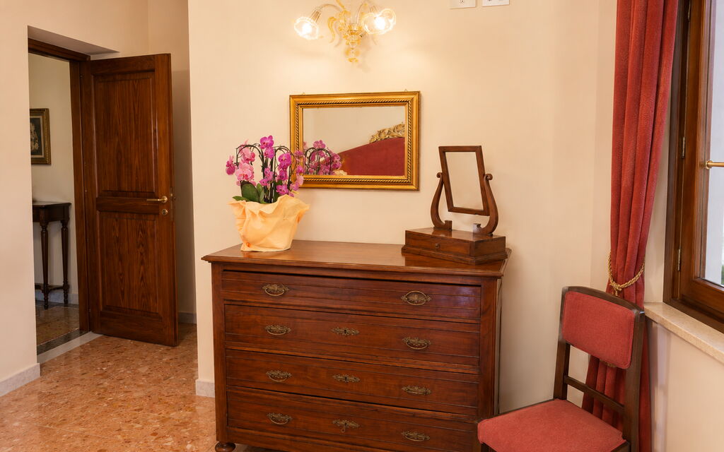 Villa Santa Chiara: Autumn, Bedroom, Spring, Summer