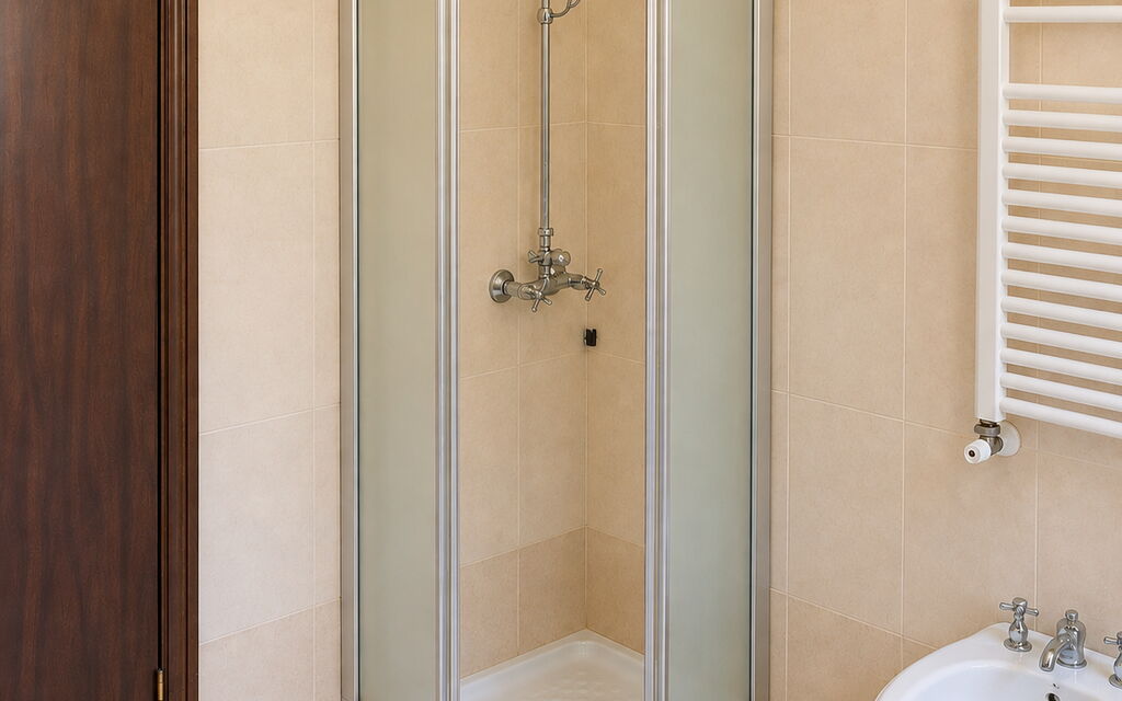 Villa Santa Chiara: Autumn, Bathroom, Spring, Summer