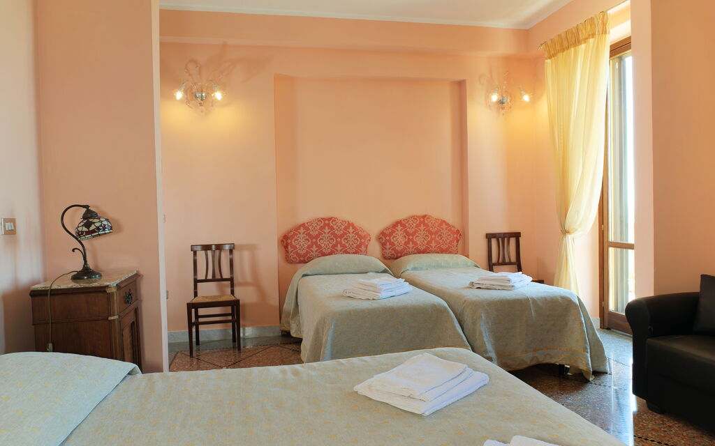 Villa Santa Chiara: Autumn, Bedroom, Spring, Summer