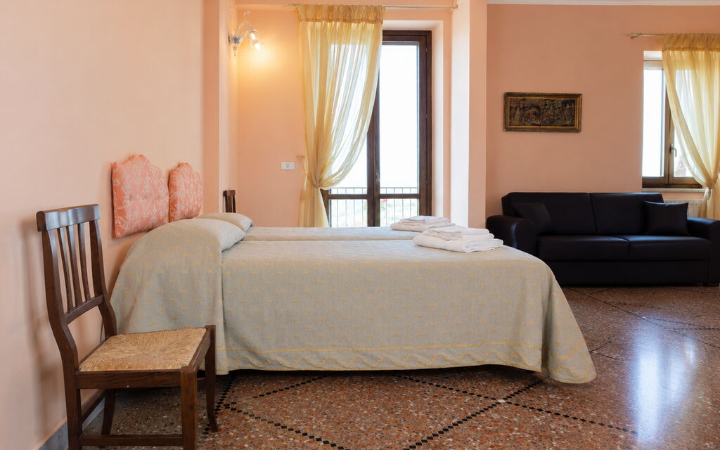 Villa Santa Chiara: Autumn, Bedroom, Spring, Summer