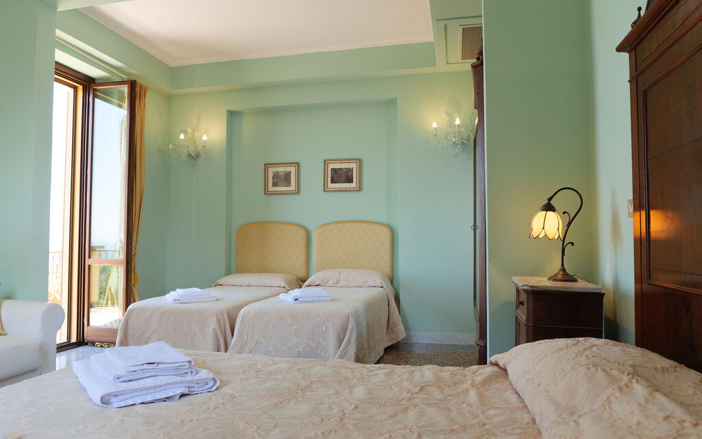 Villa Santa Chiara: Autumn, Bedroom, Spring, Summer