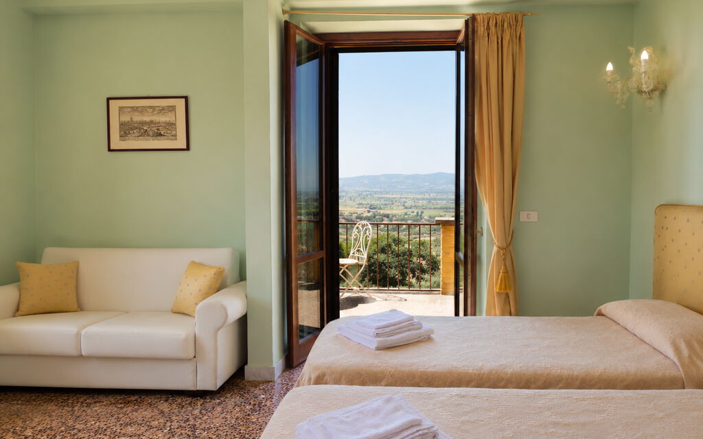 Villa Santa Chiara: Autumn, Bedroom, Spring, Summer