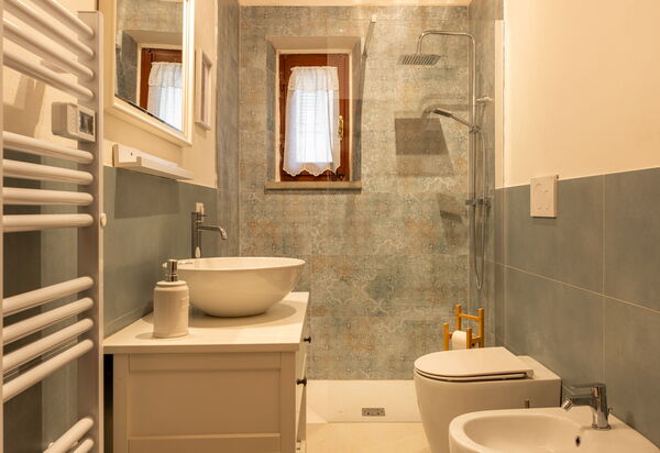 La Veduta - la Finestra su Castelfalfi: Autunno, Bagno, Estate, Primavera