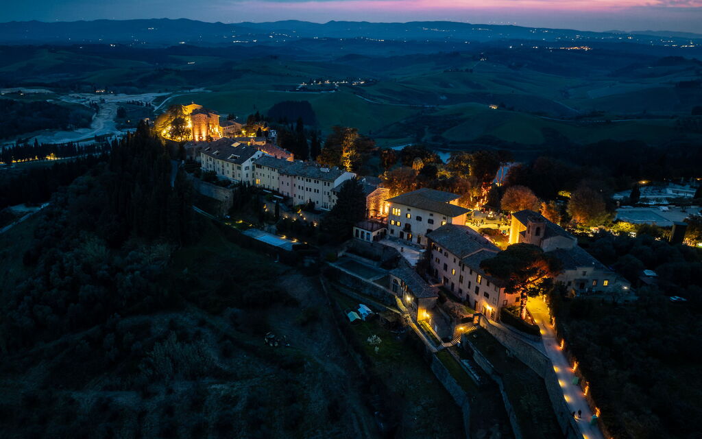La Veduta - la Finestra su Castelfalfi: Autumn, Scenic View, Spring, Summer