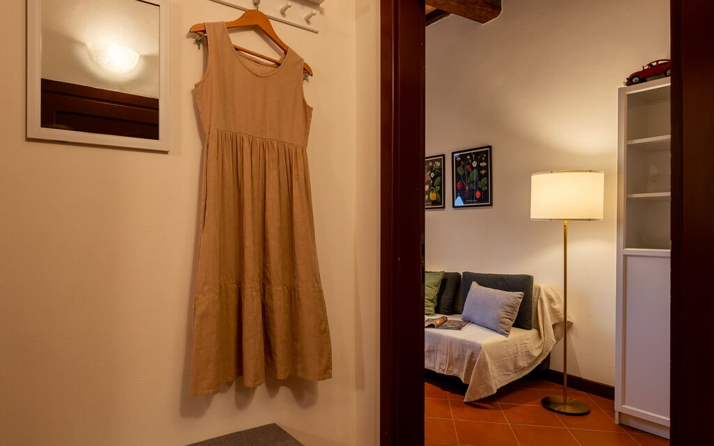 La Veduta - la Finestra su Castelfalfi: Autumn, Room Detail, Spring, Summer
