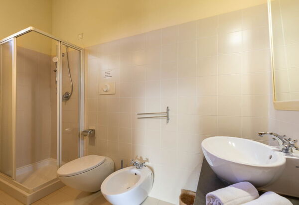 La Certaldina, Luna Apartment: Autumn, Bathroom, Spring, Summer