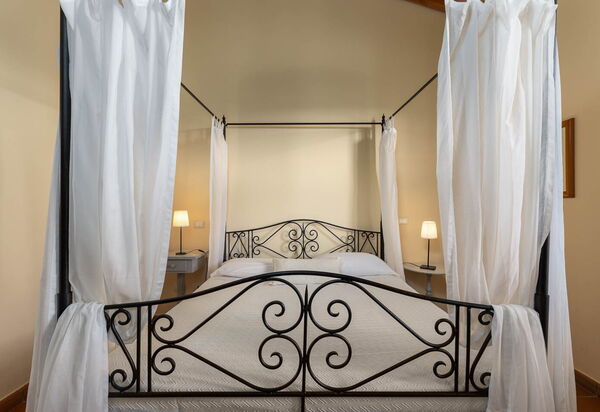 La Certaldina, Luna Apartment: Autumn, Bedroom, Spring, Summer