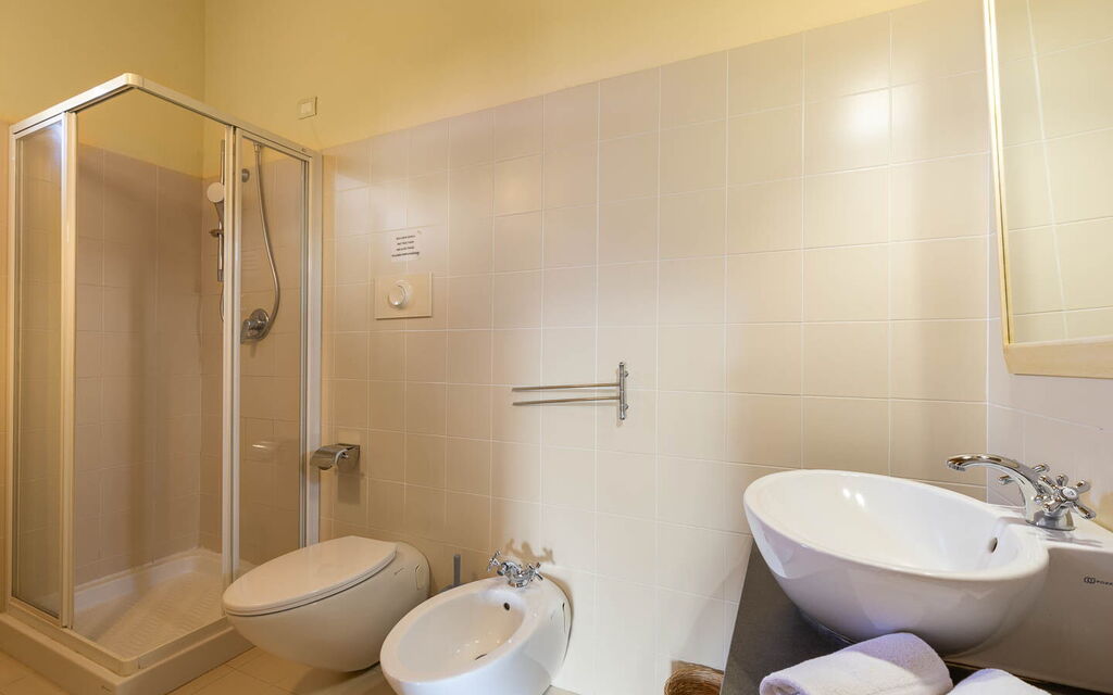 La Certaldina, Luna Apartment: Autumn, Bathroom, Spring, Summer