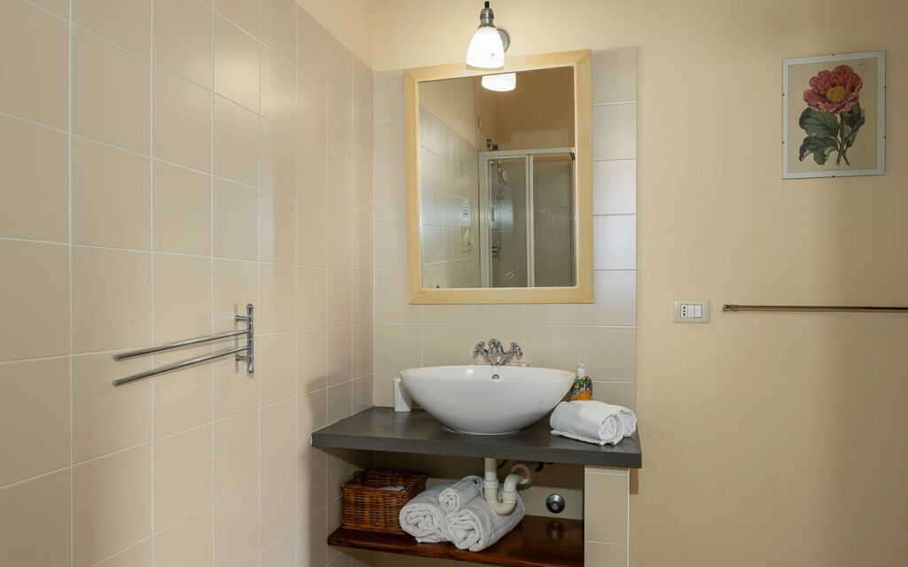 La Certaldina, Luna Apartment: Autumn, Bathroom, Spring, Summer