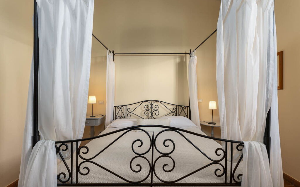 La Certaldina, Luna Apartment: Autumn, Bedroom, Spring, Summer
