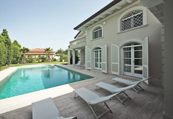 The Pool Villa in Forte dei Marmi: Autumn, Balcony / Terrace / Patio, Garden, Pool, Spring, Summer