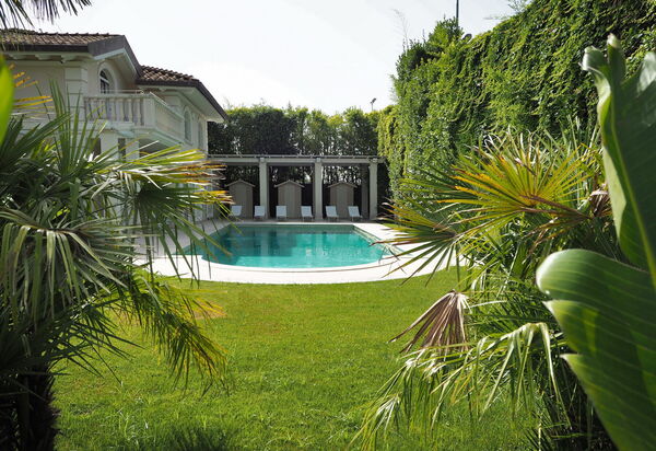 The Pool Villa in Forte dei Marmi: Autumn, Balcony / Terrace / Patio, Garden, Pool, Spring, Summer