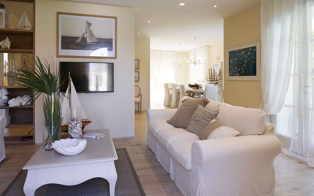 The Pool Villa in Forte dei Marmi: Autumn, Dining Room, Living Room, Spring, Summer