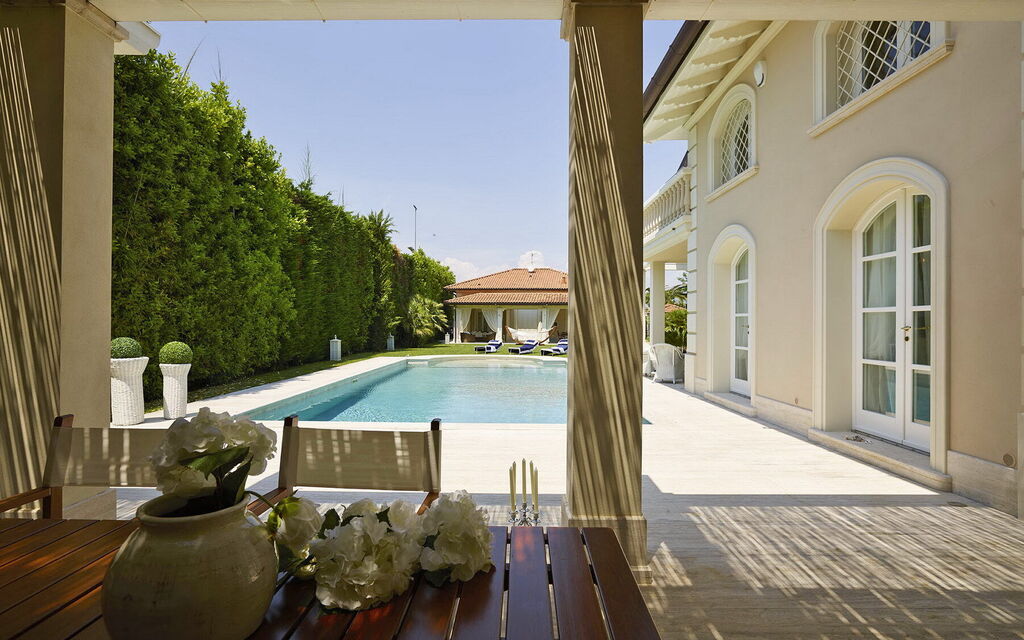 The Pool Villa in Forte dei Marmi: Autumn, Balcony / Terrace / Patio, Garden, Pool, Spring, Summer