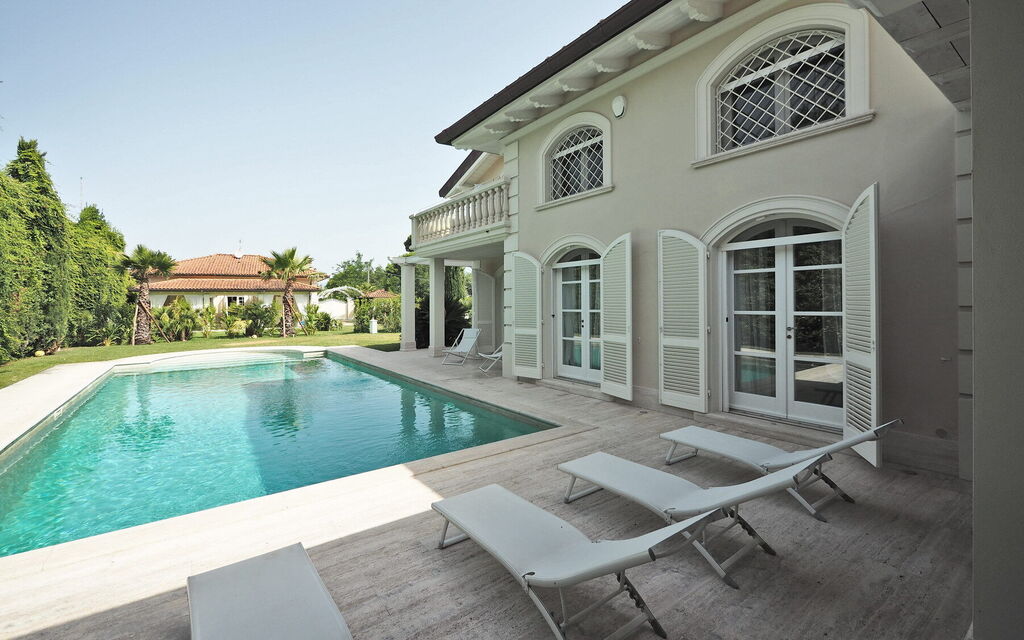 The Pool Villa in Forte dei Marmi: Autumn, Balcony / Terrace / Patio, Garden, Pool, Spring, Summer