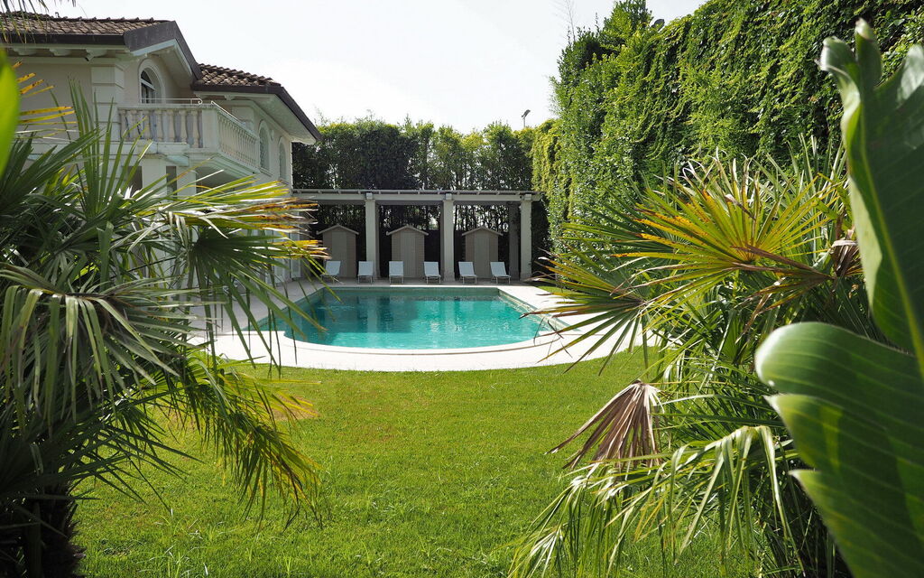 The Pool Villa in Forte dei Marmi: Autumn, Balcony / Terrace / Patio, Garden, Pool, Spring, Summer