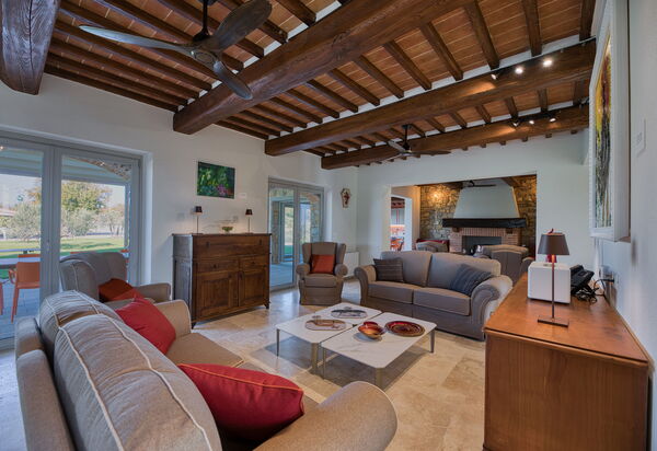 La Calcinaia Country House, Bucine: Autumn, Living Room, Spring, Summer