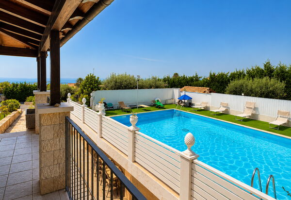 Villa Patrizia: Autunno, Balcone / Terrazza / Patio, Estate, Giardino, Piscina, Primavera