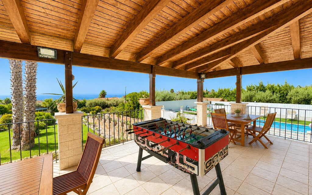 Villa Patrizia: Autunno, Balcone / Terrazza / Patio, Estate, Giardino, Piscina, Primavera
