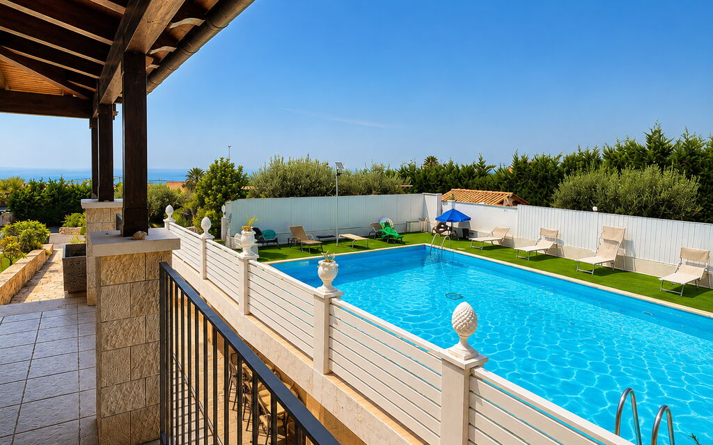 Villa Patrizia: Autunno, Balcone / Terrazza / Patio, Estate, Giardino, Piscina, Primavera