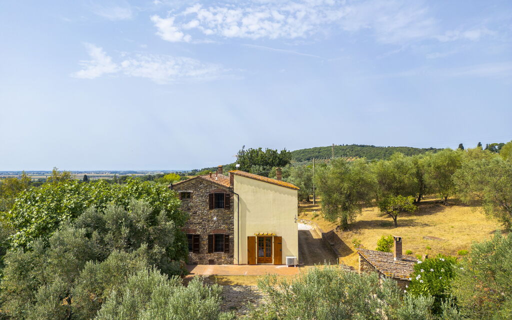 Casale le Lupe Apartments: Autumn, Spring, Summer