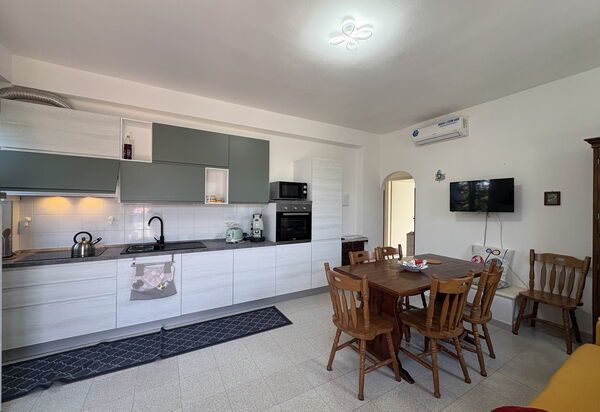 La Casa dei Melograni: Autumn, Kitchen, Spring, Summer