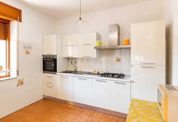 Casa Bianca, Budoni: Autumn, Kitchen, Spring, Summer