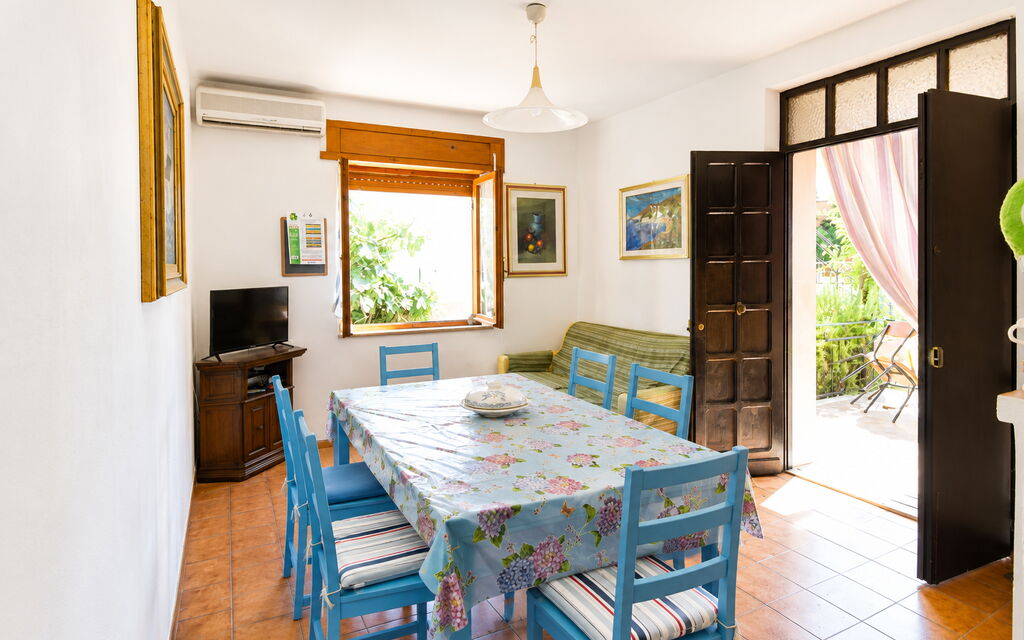Casa Bianca, Budoni: Autumn, Dining Room, Spring, Summer