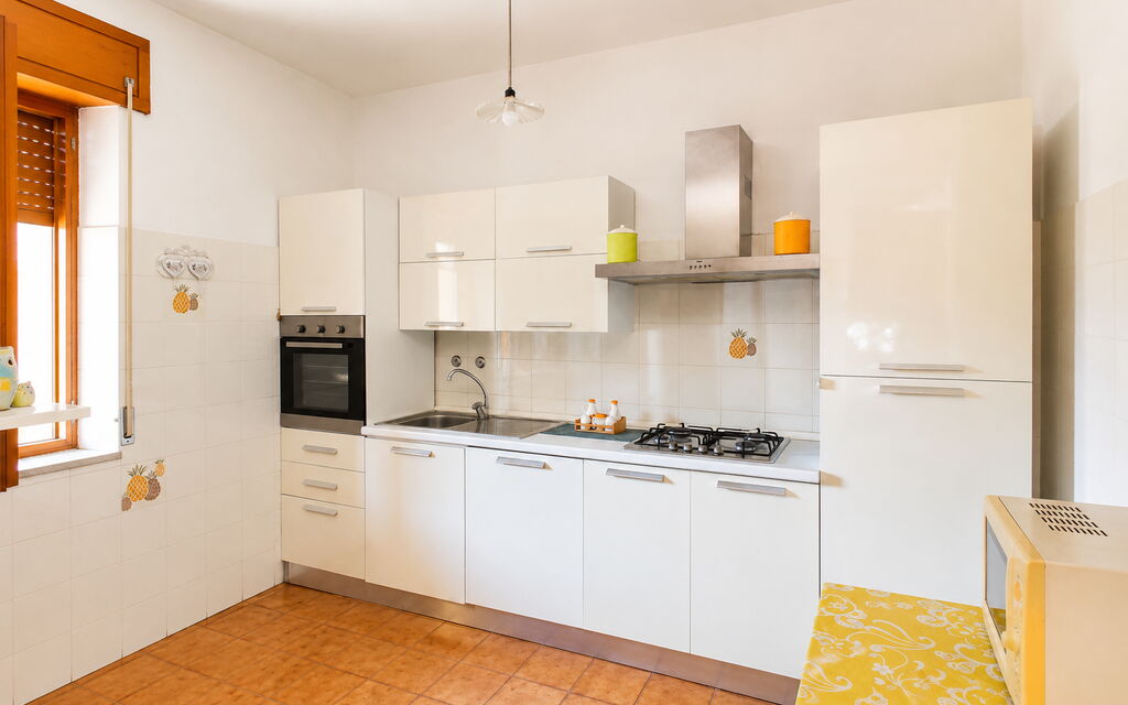 Casa Bianca, Budoni: Autumn, Kitchen, Spring, Summer