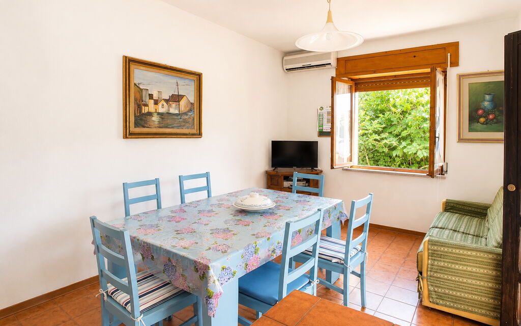 Casa Bianca, Budoni: Autumn, Dining Room, Spring, Summer