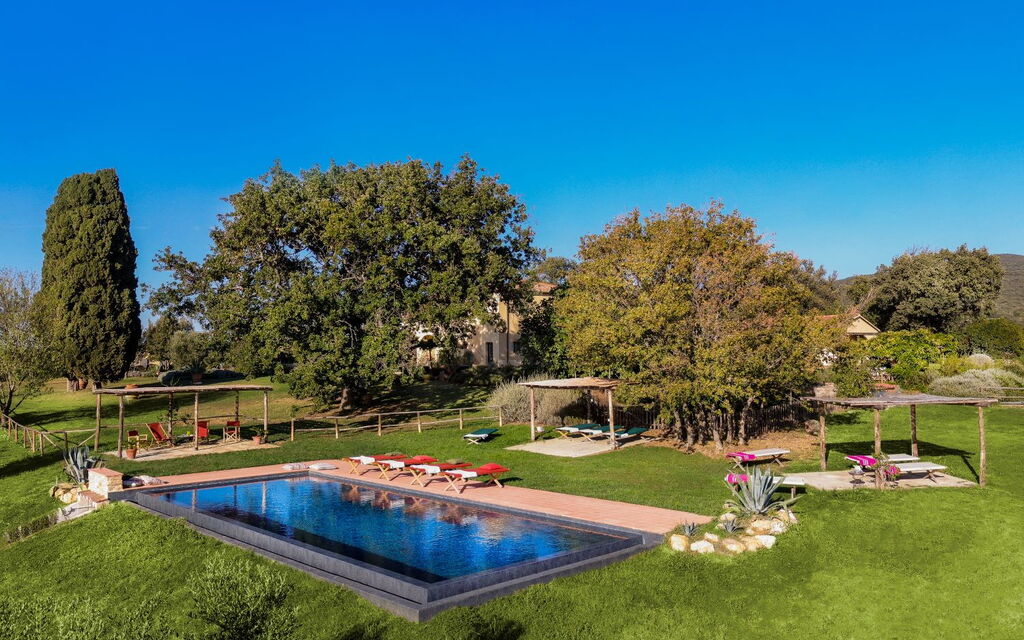 Villa Monte, Bolgheri: Autumn, Garden, Pool, Spring, Summer