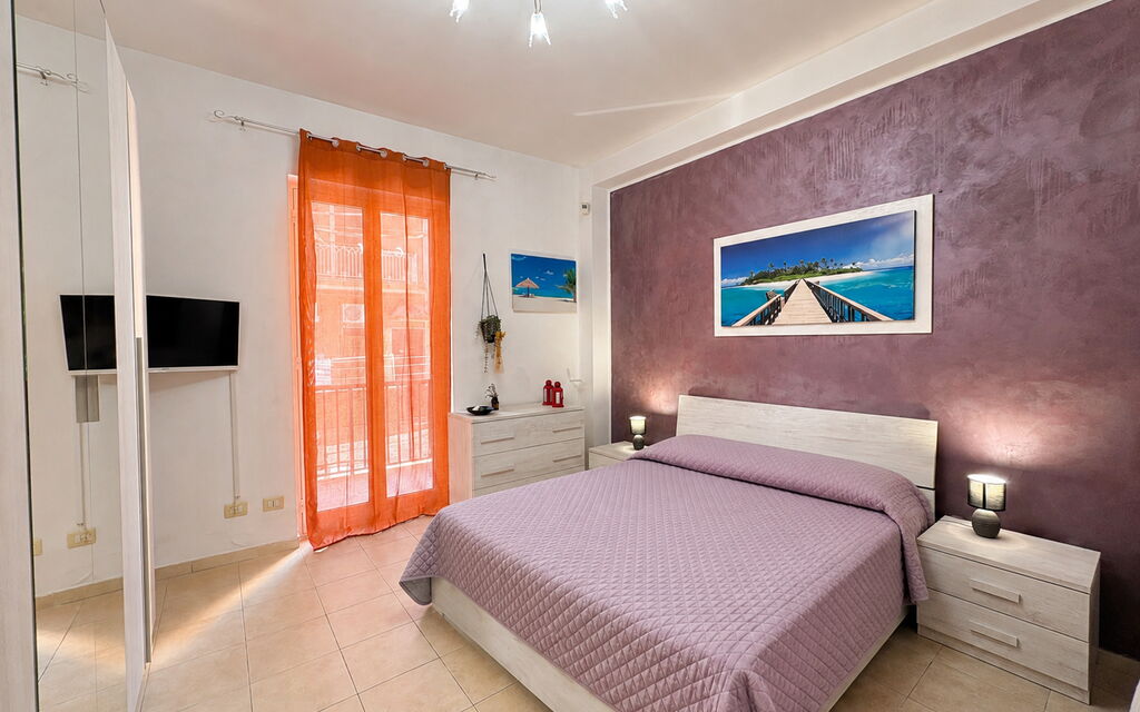 Appartamento Il Vulcano: Autumn, Bedroom, Spring, Summer