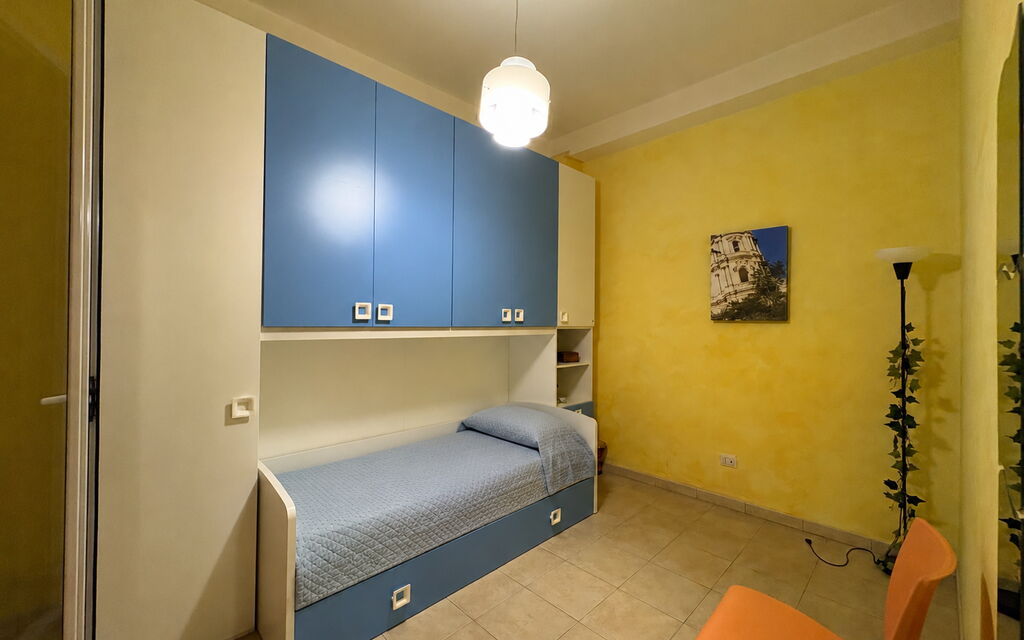 Appartamento Il Vulcano: Autumn, Bedroom, Spring, Summer