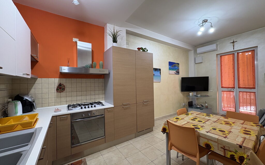 Appartamento Il Vulcano: Autumn, Kitchen, Living Room, Spring, Summer