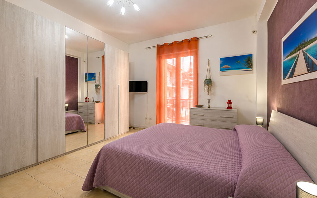 Appartamento Il Vulcano: Autumn, Bedroom, Spring, Summer